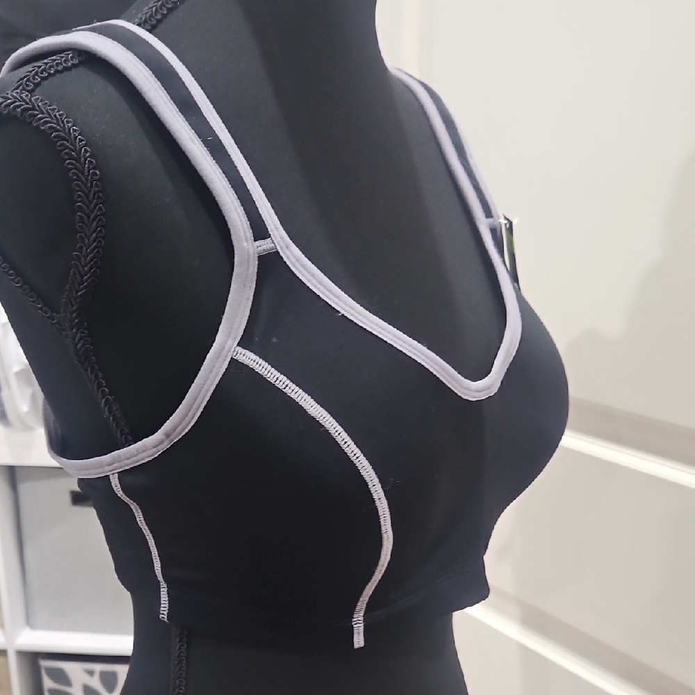 Seamless Black and Gray Sports Bra - Picture 7 of 8